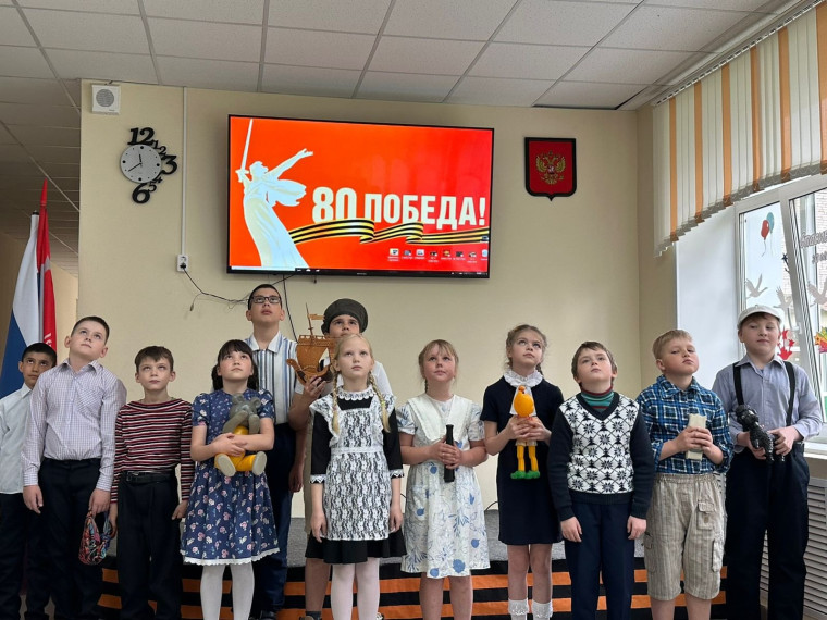 В школе прошел фестиваль инсценированной песни.